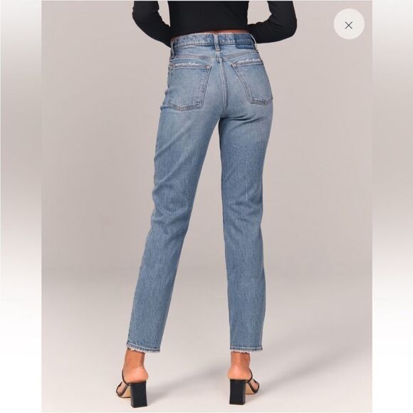✨Abercrombie & Fitch High Rise Mom Sz 10 Short Jeans✨ - Picture 2 of 7